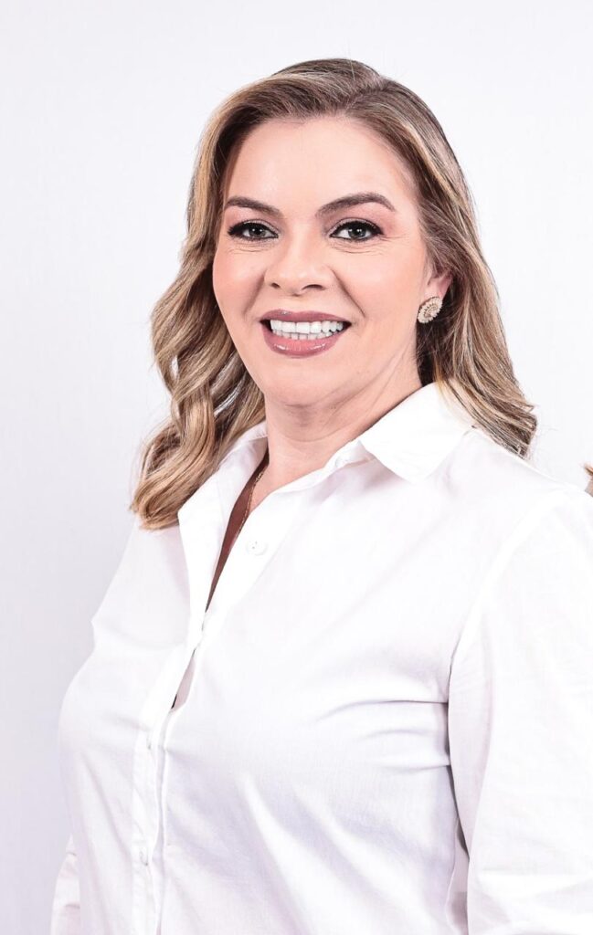 Prefeita Aliny Cibely Cunha da Silva Farias